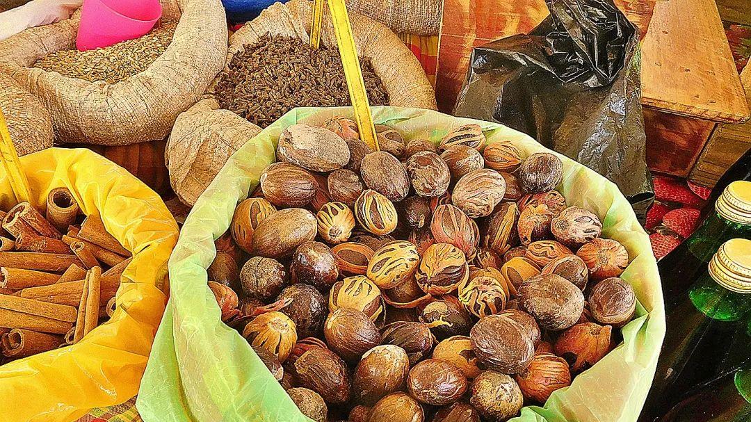 卢恩岛，那颗被荷兰人用纽约换来的香料孤岛