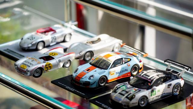 豪华品牌的“护城河”是什么？保时捷的答案别人抄不了