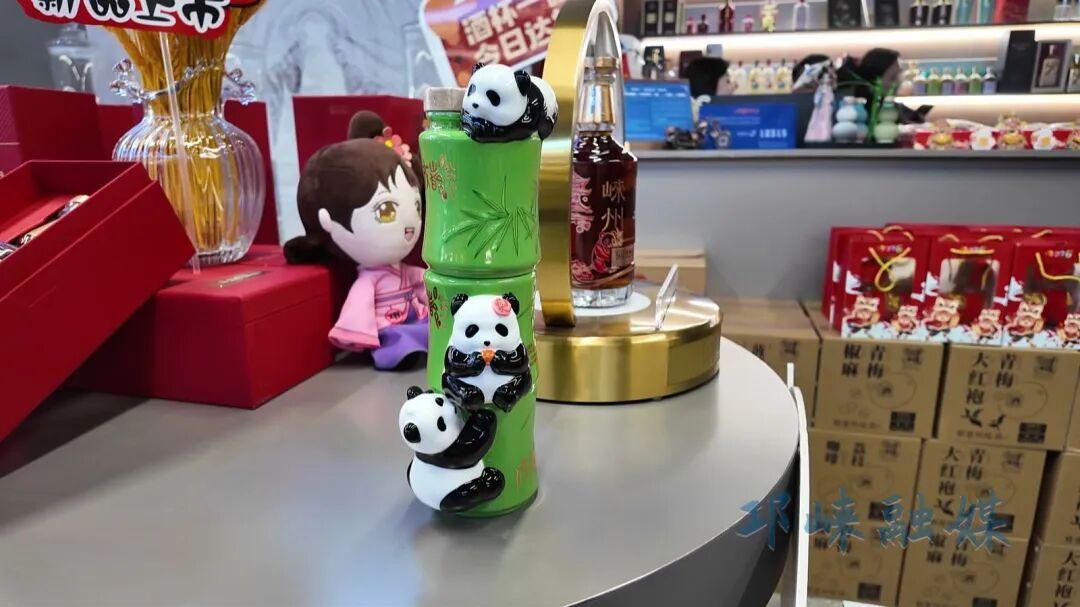 新春走基层 | 邛崃年货市场：酒香肉鲜茶韵浓，创新年味引热潮