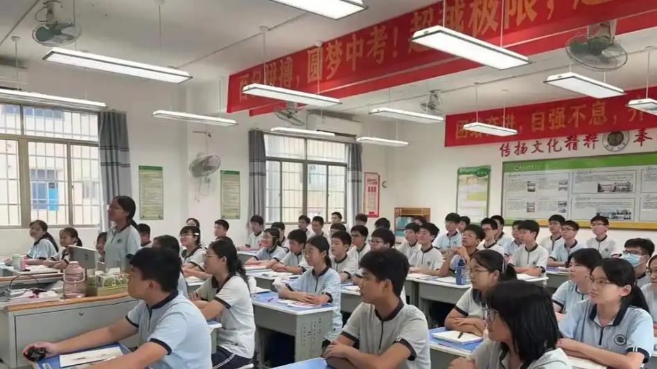 初中班主任揭秘：最后冲进重点高中的，往往不是补课狂，而是这类学生