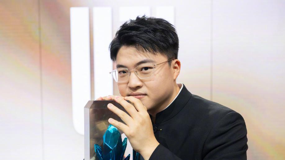 知名教练被曝光即将回归，曾经带领RNG夺冠，让uzi成功捧杯