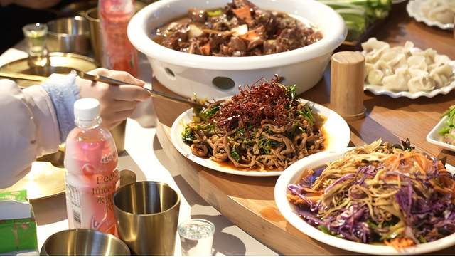 天南地北长白人 一桌家宴聚温情 长白县暖心团圆宴绘就新春温情画卷