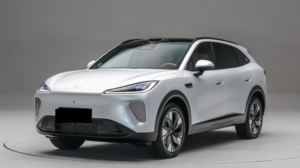 有颜值有实力，风云T9L挺有诚意，后排竟还有17.3英寸娱乐屏