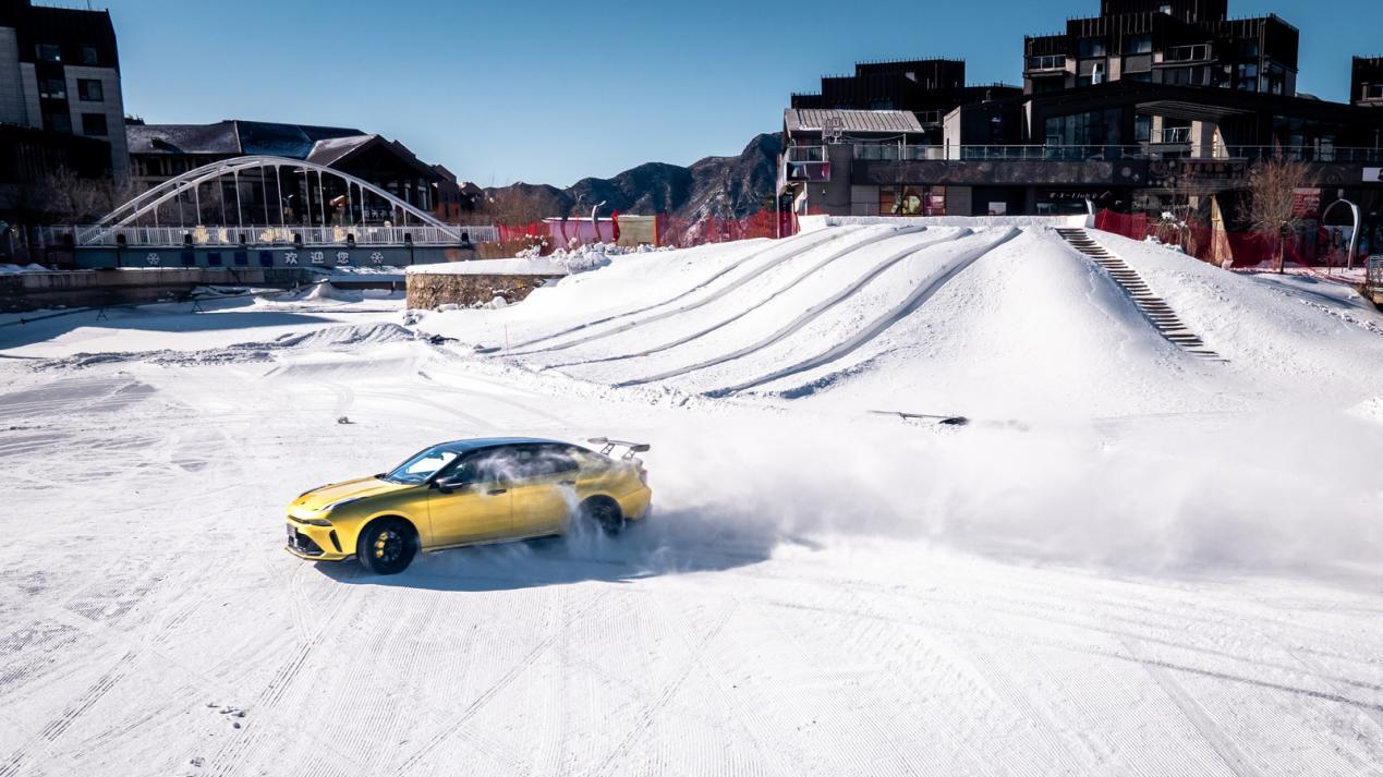 冬日性能选择新标杆，领克03性能家族兼顾乐趣与实用体验