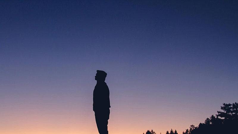 英雄注定孤独吗？未必如此