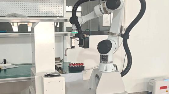 复合机器人医疗试管搬运：助力实验室自动化与智能升级