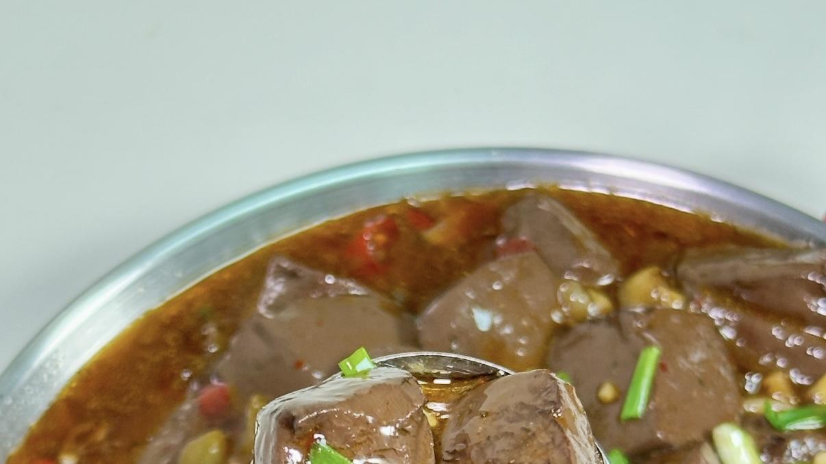 年味里的下饭神器——红烧猪血，香迷糊啦！