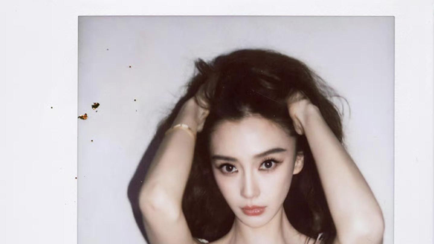 Angelababy撕拉片闪回千禧年！亮片裙蹦迪把氛围感焊进DNA