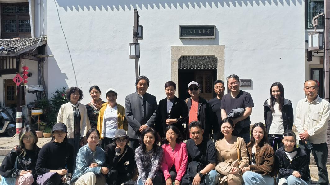 薪火永相传——曹志明率众弟子参访费新我艺术馆