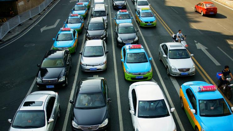 跑车不能超8小时：监管的是车，还是人？