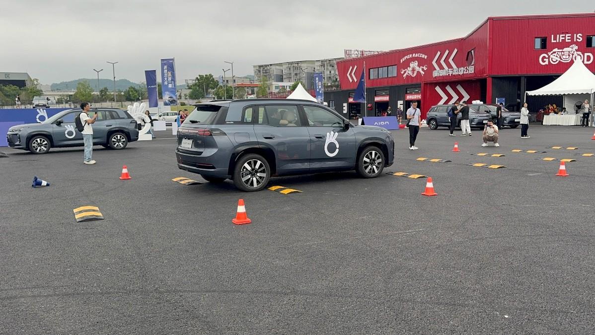 场地试驾2027款埃安i60：一款面面俱到的家用SUV！