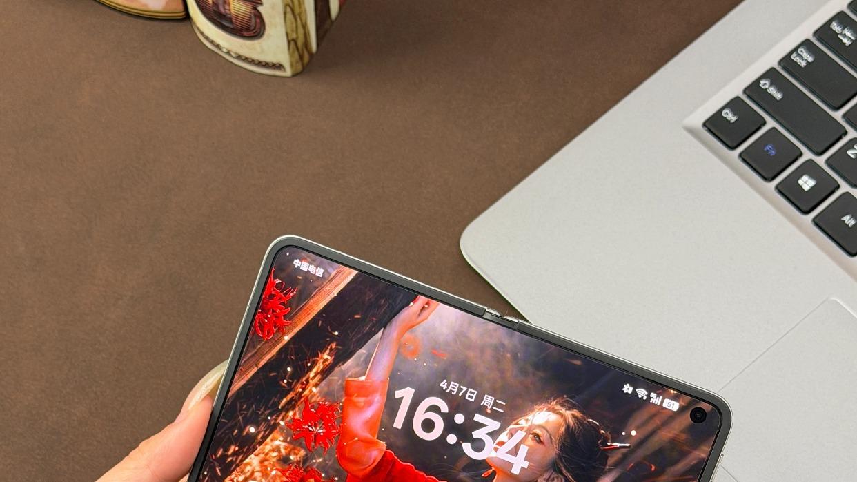 下班后的仪式感，是这块大屏和迪丽热巴给的～