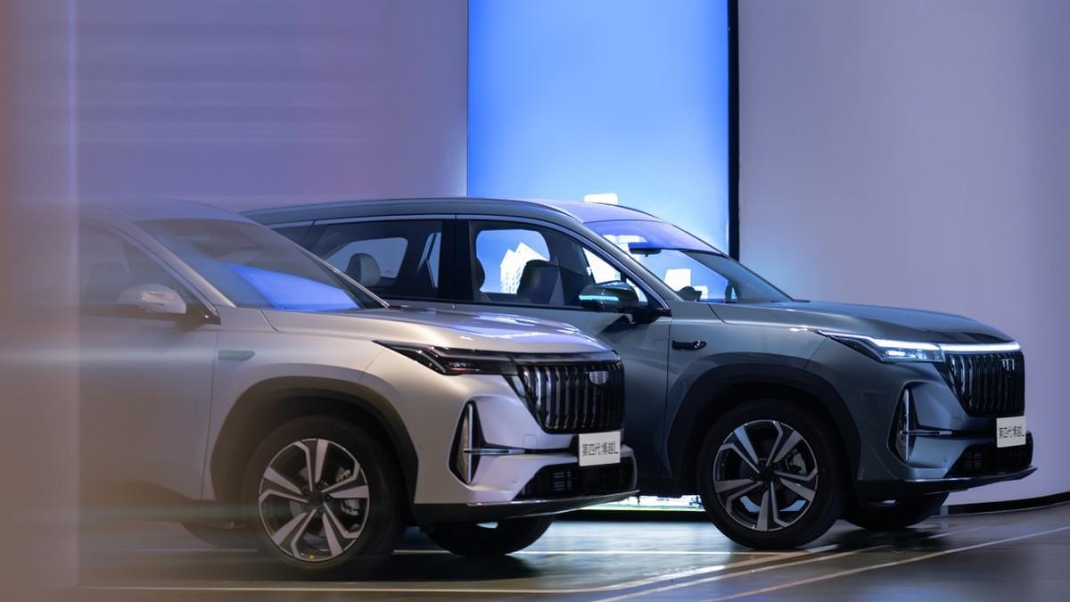 燃油SUV也带“小蓝灯”了？第四代博越L小蓝灯版限时11.99万元