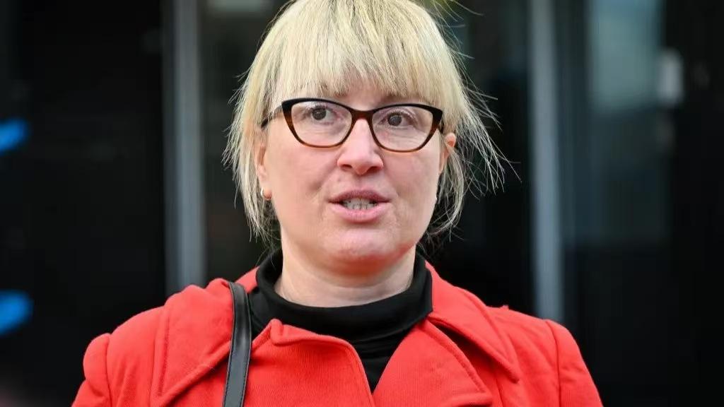 女子偷走餐厅宠物龙虾放生，好心办坏事反遭禁令