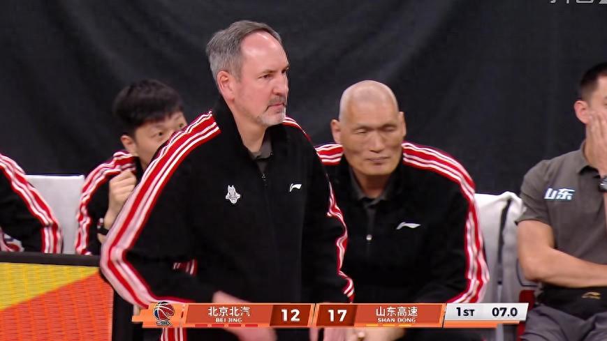 塞巴斯蒂安：珀塞尔在最后站了出来，队员们打出了团队篮球