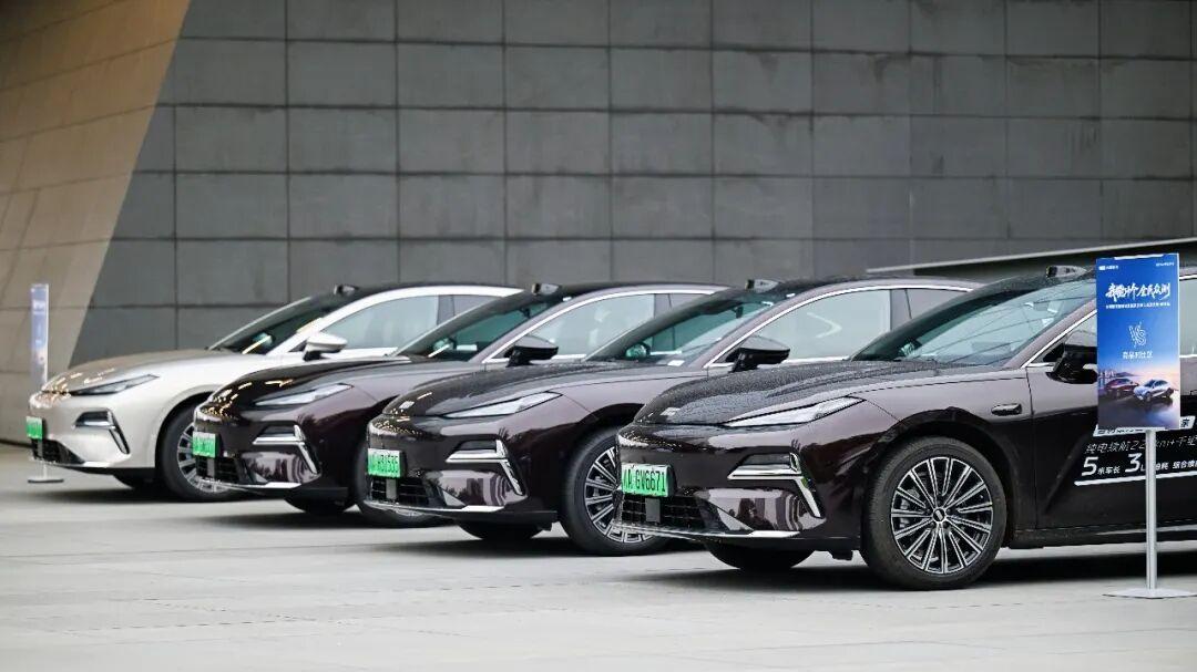 遇水则发 | 吉利银河星耀8“远航家”  下一个电混家轿销量爆款