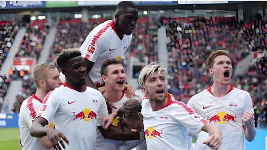 德甲周末焦点战：保级生死局与欧冠卡位战