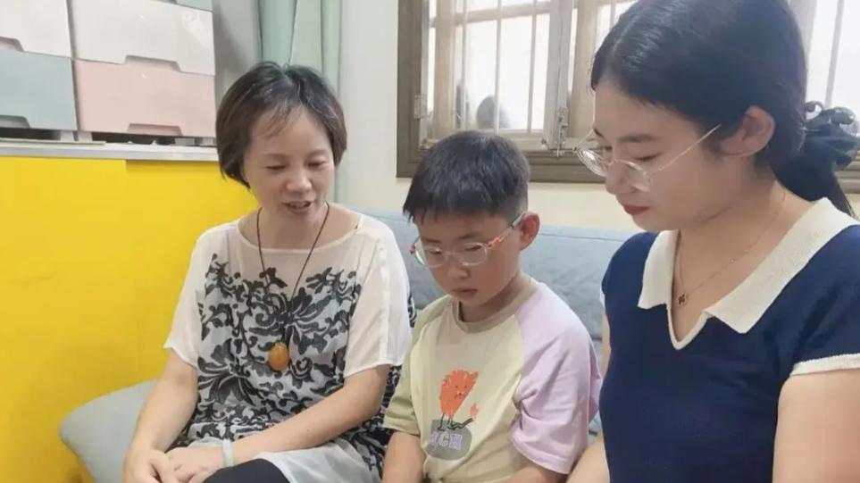 没有技巧全是真心，小学生写下的满分作文，让无数人边看边流泪