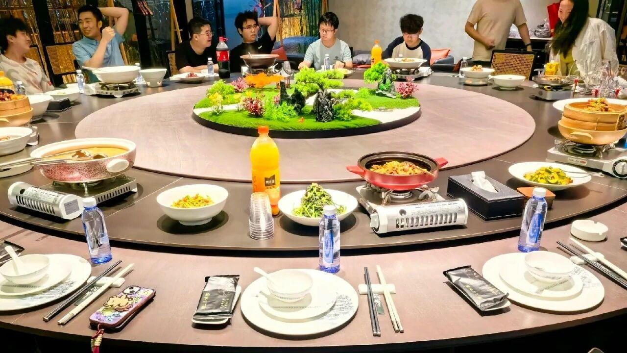 为什么兜兜转转，最后和小学、初中同学结婚的人还最多？