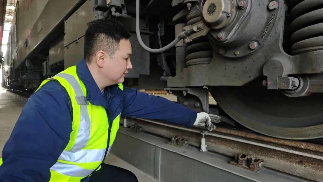 新春走基层 | 春运路上的安全守护人