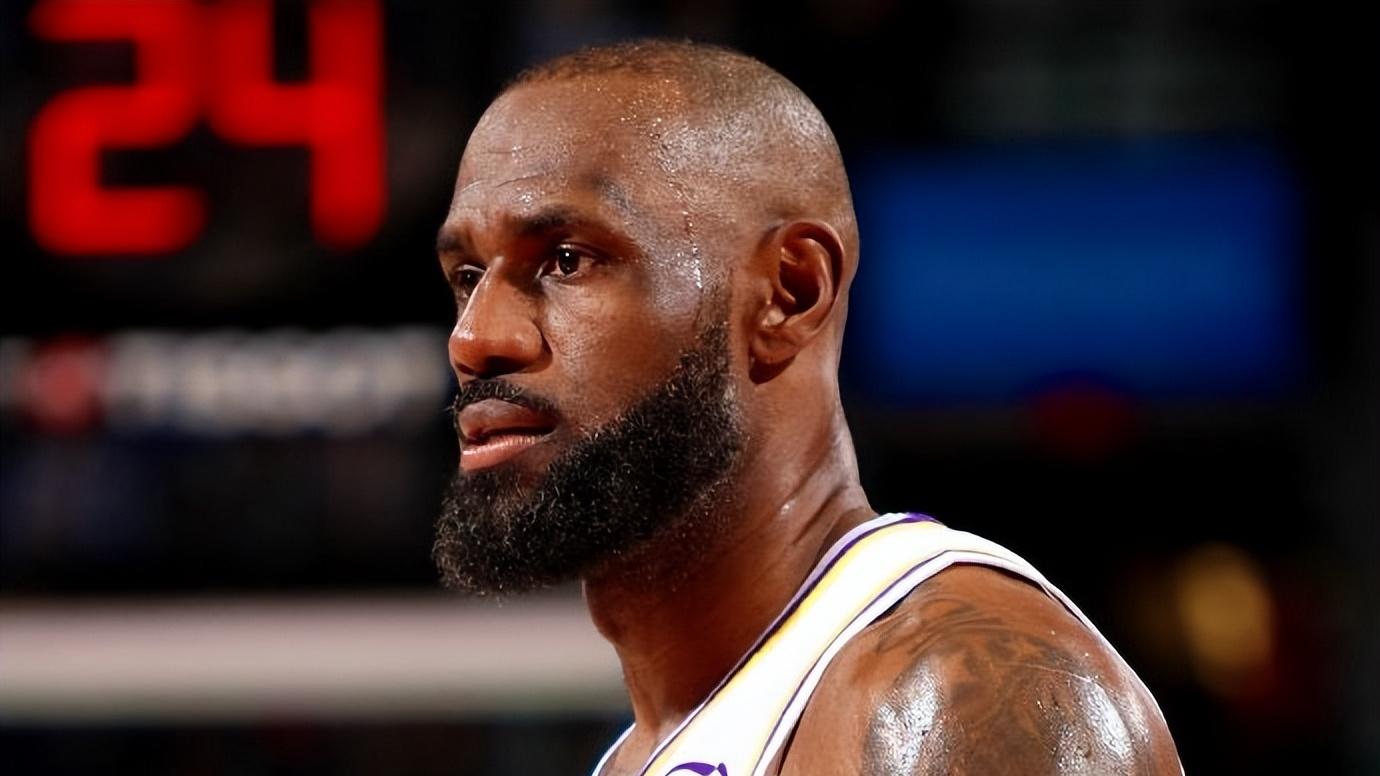 詹姆斯真的没油了，这赛季的湖人也真的没戏了