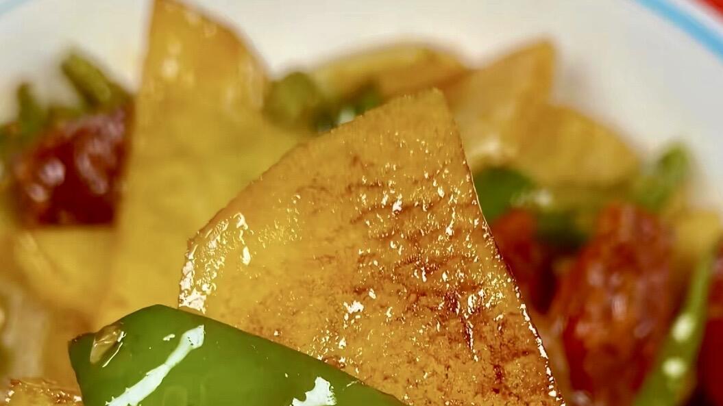 腊肠土豆片：一锅炒出双倍快乐