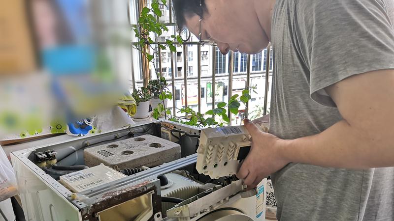 ​被错误代码“判死刑”的洗衣机，如何靠一个关门动作起死回生？