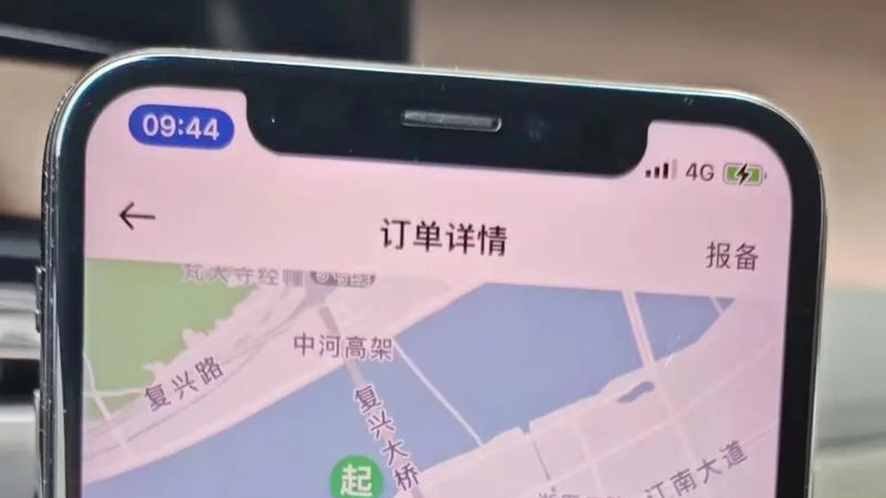 很多乘客打的不是车，是想花小钱过一把“上帝瘾”
