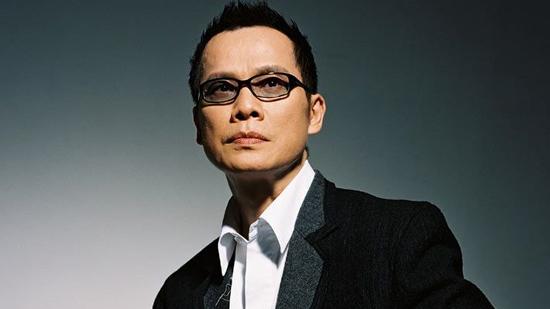 李宗盛为他擦钢琴，周华健为他擦凳子，他到底凭什么？