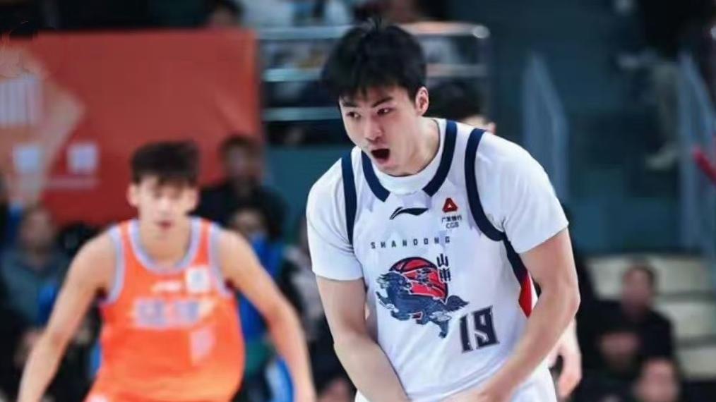 山东男篮珀赛尔一战成名，谢智杰前途无量，于德豪收拾东西走人吧