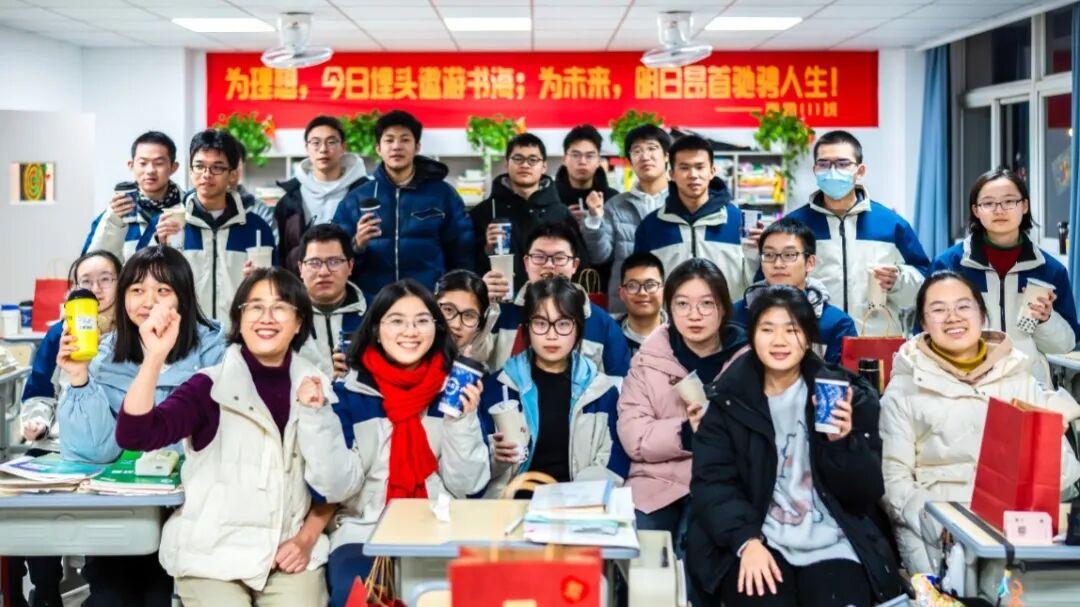 暖心聚力，迎战首考|三联高复考前主题班会擂响战鼓