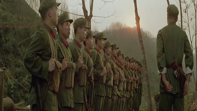 《高山下的花环》为什么九连的步枪都是56式冲锋枪，而不是81杠？