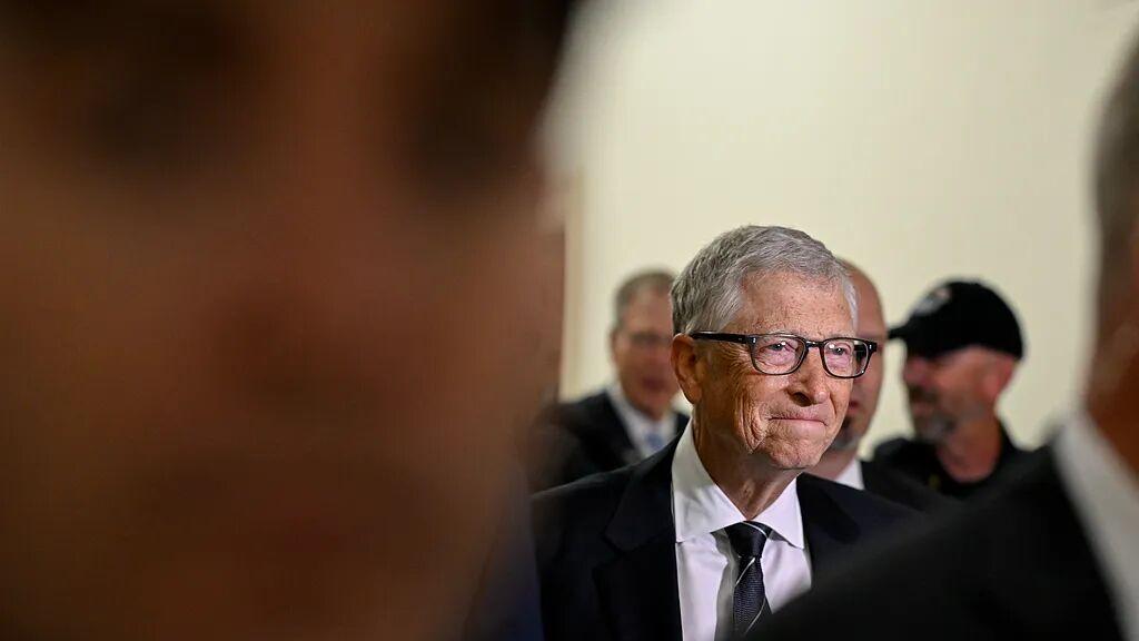 比尔·盖茨：我的几段婚外情都被他“掌握”了