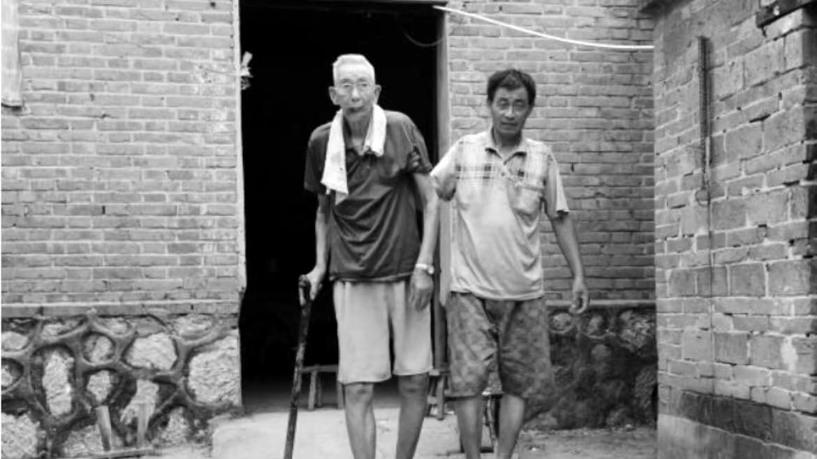 战场上，他宁可失去下巴，也要保护祖国！