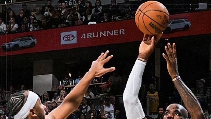 封神！詹姆斯解锁历史进球王，16+5+8里程碑之夜，湖人却惜败太遗憾