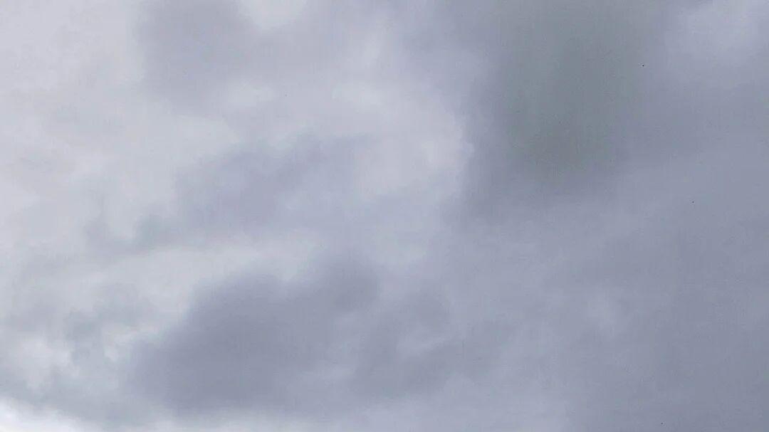 七律·高楼倚栏啸乾坤