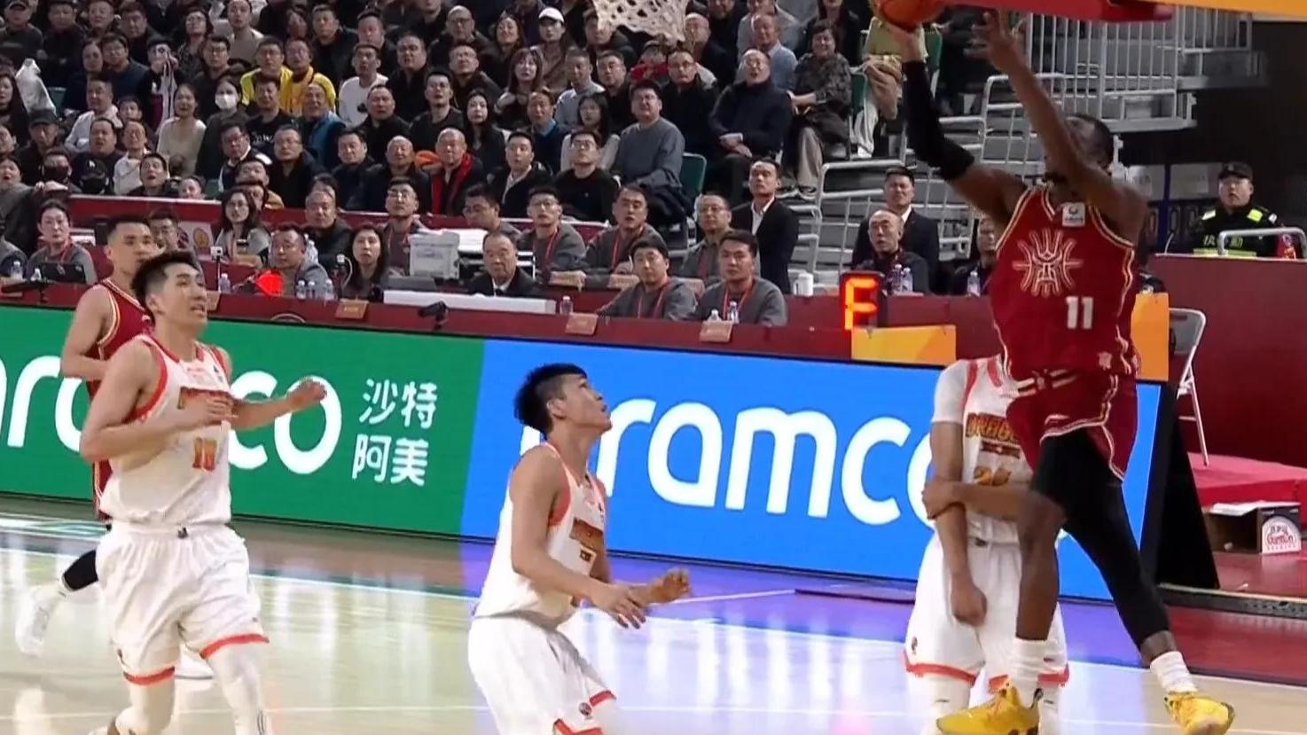 半场山西队50-45江苏，迪亚洛13分！