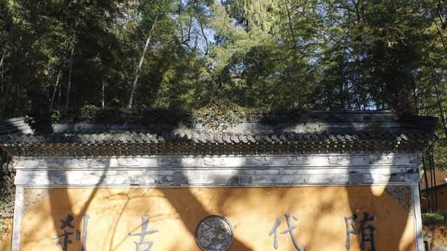 国清寺行记：一行到此水西流