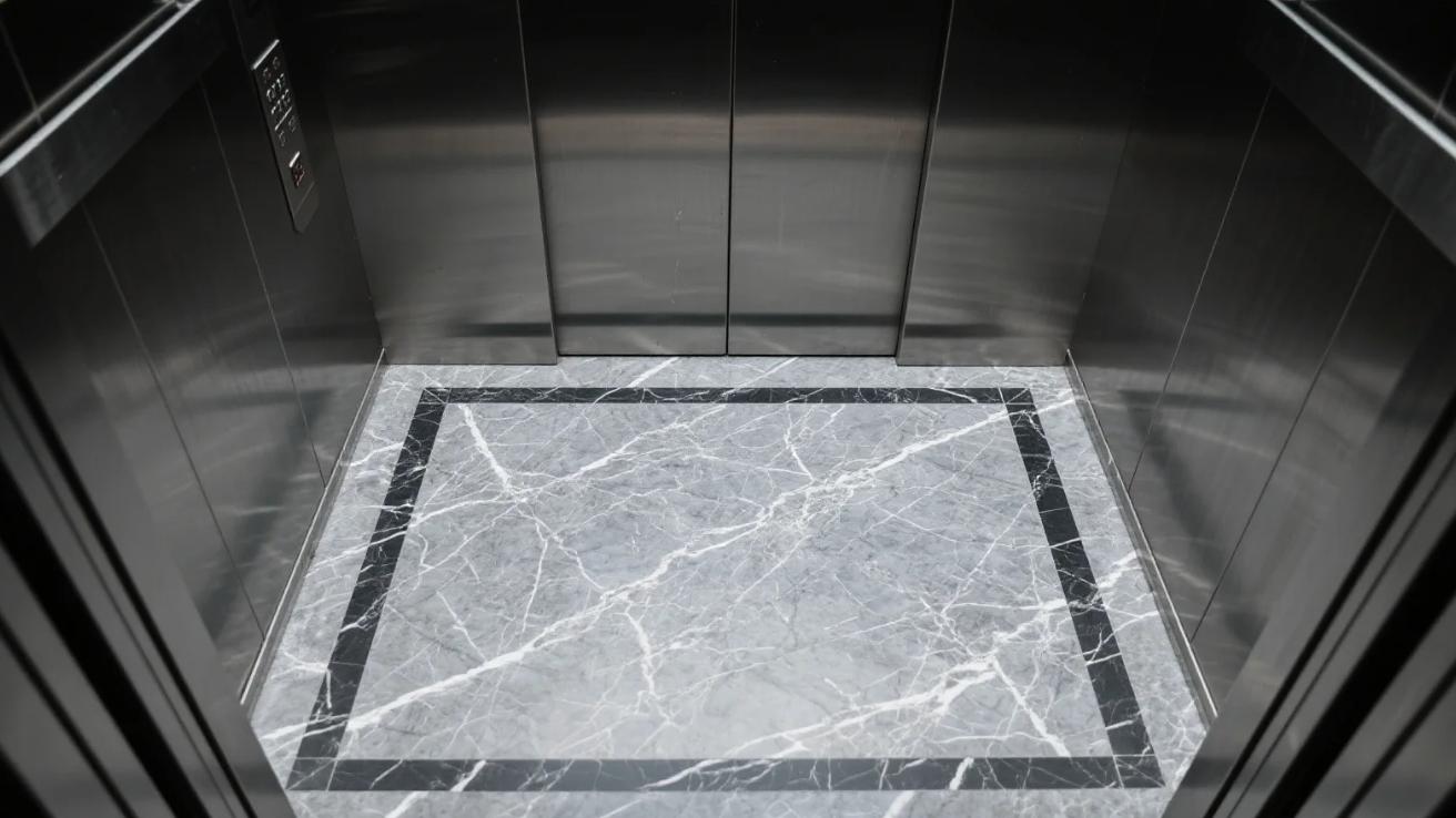 电梯井道为什么是封闭的？有安全讲究