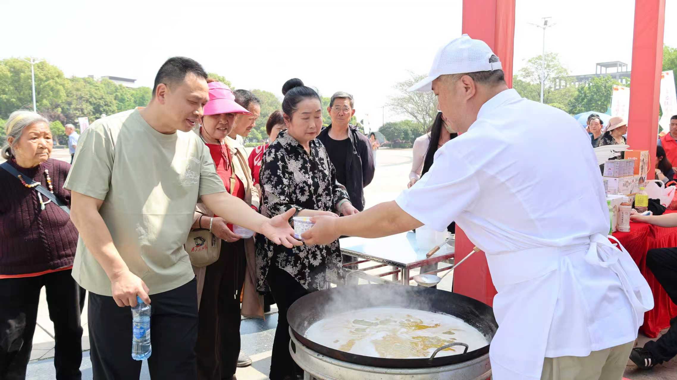 阳新县富池镇：非遗庙会唱出“消费大戏”