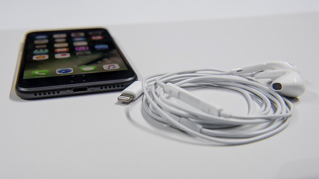 有线耳机翻红，意味着什么？