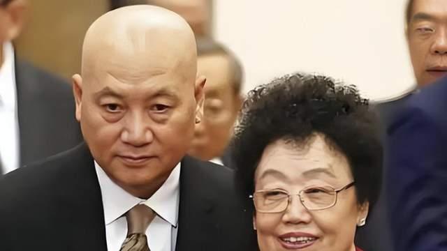85岁陈丽华因病离世，迟重瑞坦言夫妻从未红过脸，遗产分配被关注