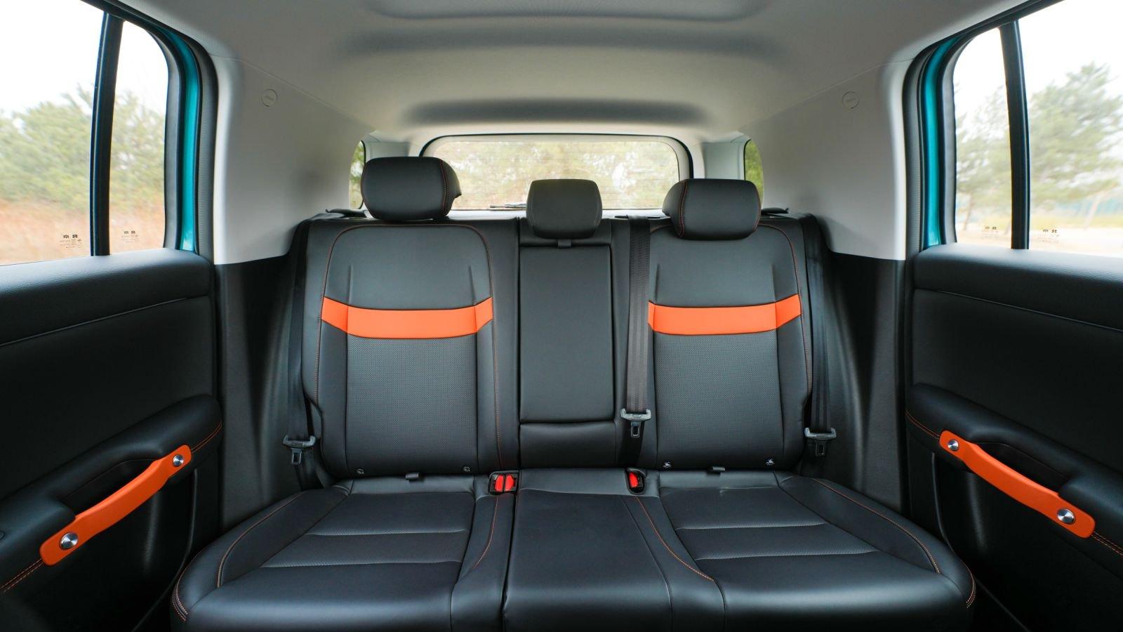 带娃出行不拥挤！BJ30旅行家后排空间和细节太治愈了