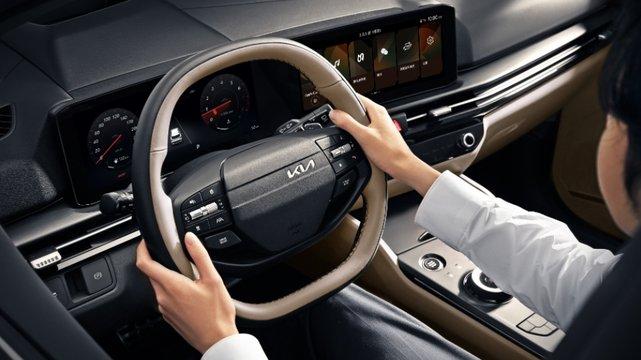 起亚新狮铂拓界上市：“焕新一口价”10.99万元起售