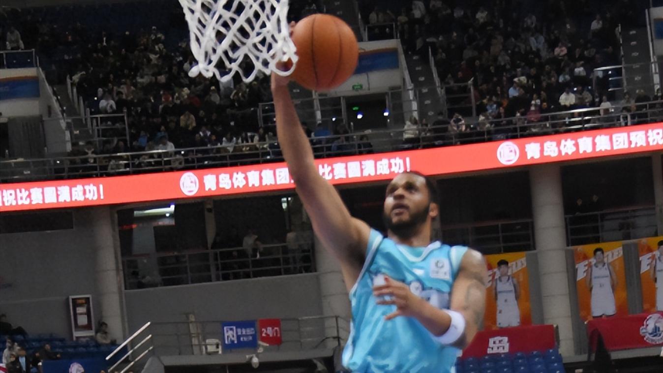 孤勇难挽四连败 黑马光环渐褪色——青岛84-93不敌广厦暴露体系顽疾