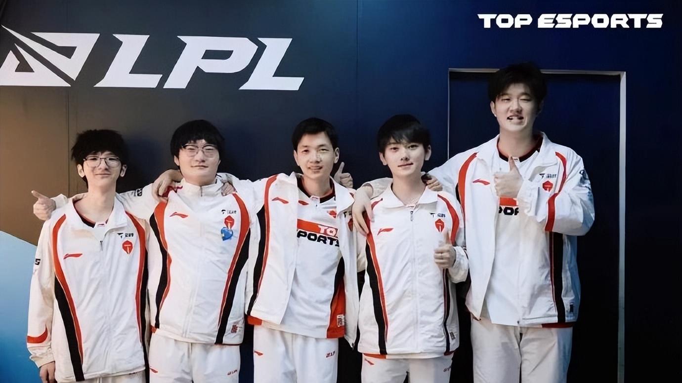 网友热议Uzi和JKL最大差距：uzi踢走10多个队友，哥哥愿意带新人