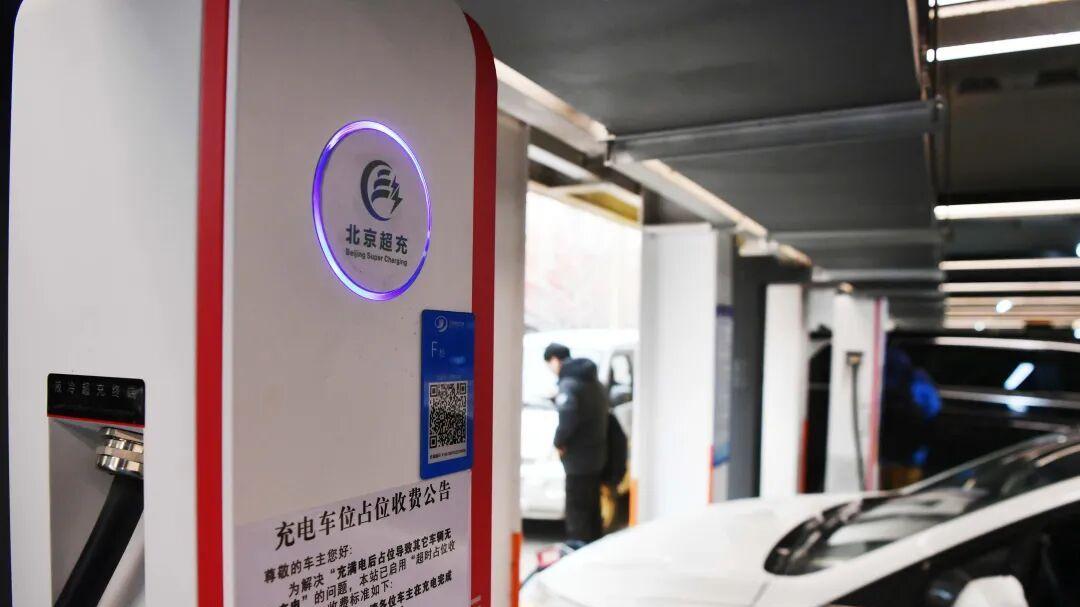 北京超充站破一千大关，一公里就能找到充电桩，电车主人这样说？