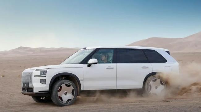 极氪9X：以钢铁之躯，重塑安全“风骨”