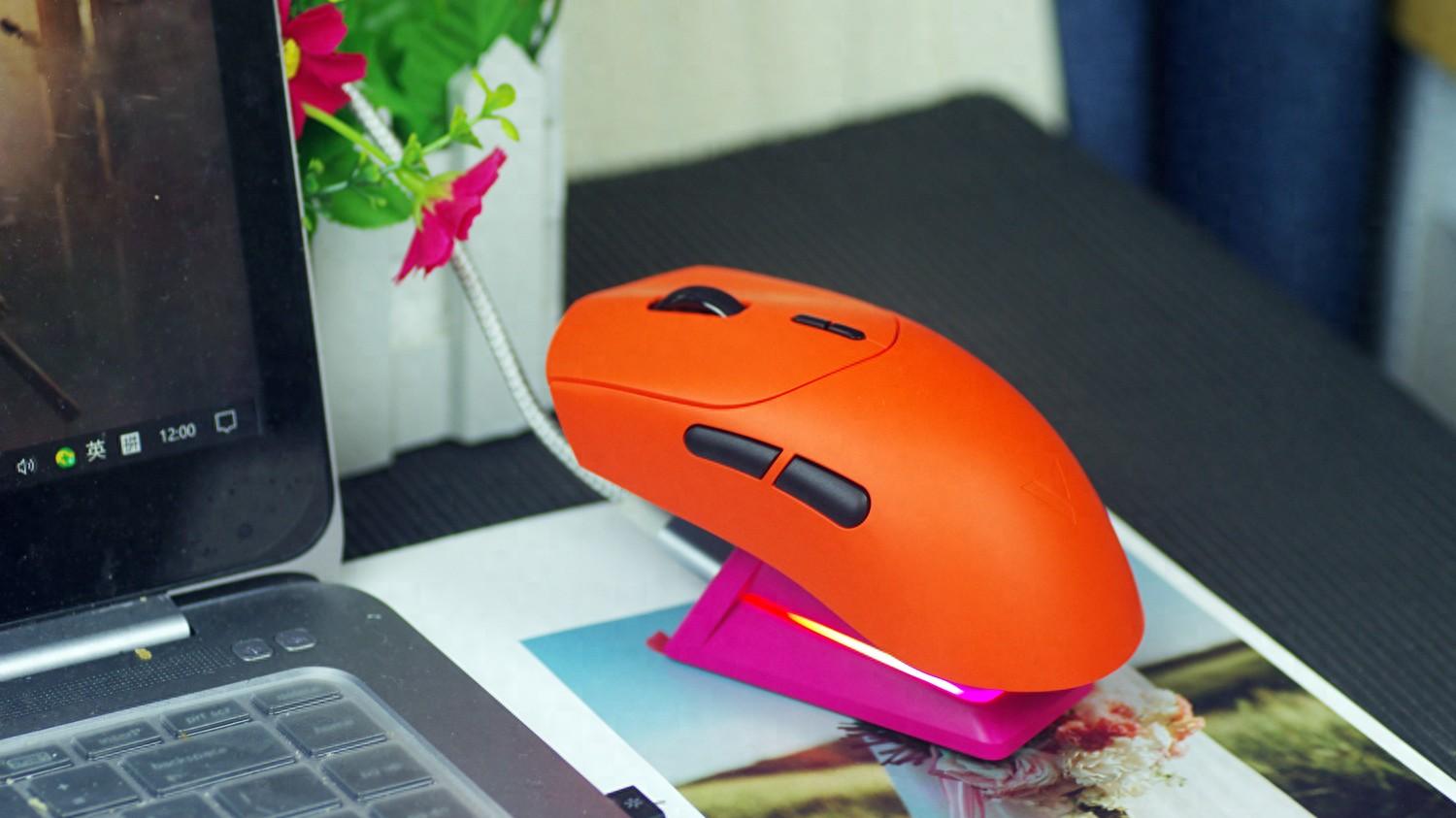 199元档“狙击鼠皇”杀疯了！雷柏VT7焰影橙双模+P5 PLUS底座实测