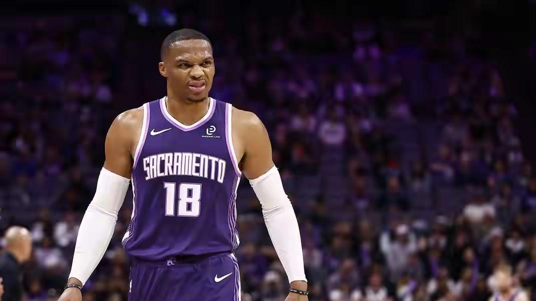 国王123-114大胜灰熊，威少砍25+2+7，阿秋瓦砍22+12